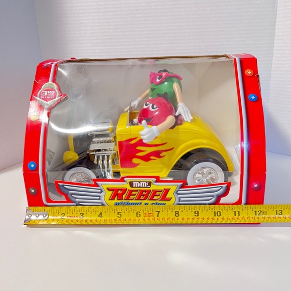 Vintage M&M's Candy Dispenser - Rebel Without A Clue - Yellow - Picture 3 of 9